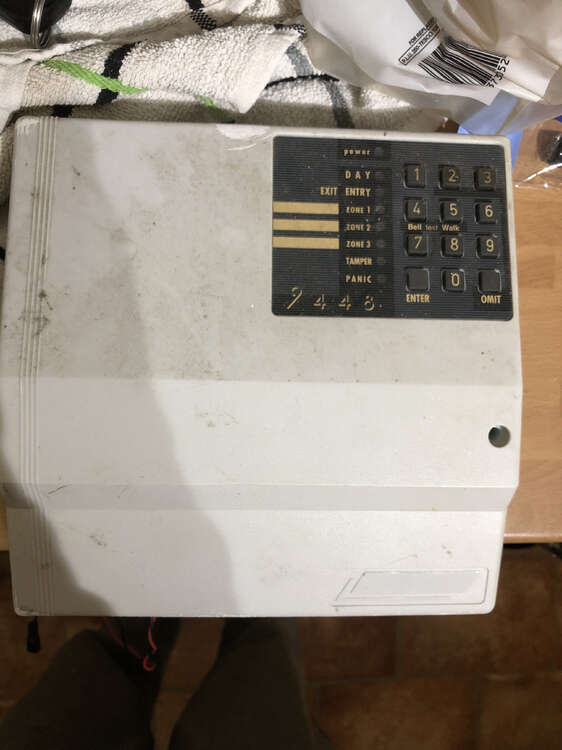 Can anybody identify my alarm panel? - !!..DIY Installers ...